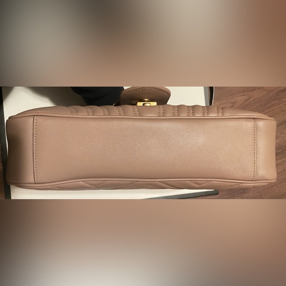 Gucci Marmont Medium 9.5/10 condition w/box, dust bag, receipt retail $3885 +tax - Picture 8 of 11